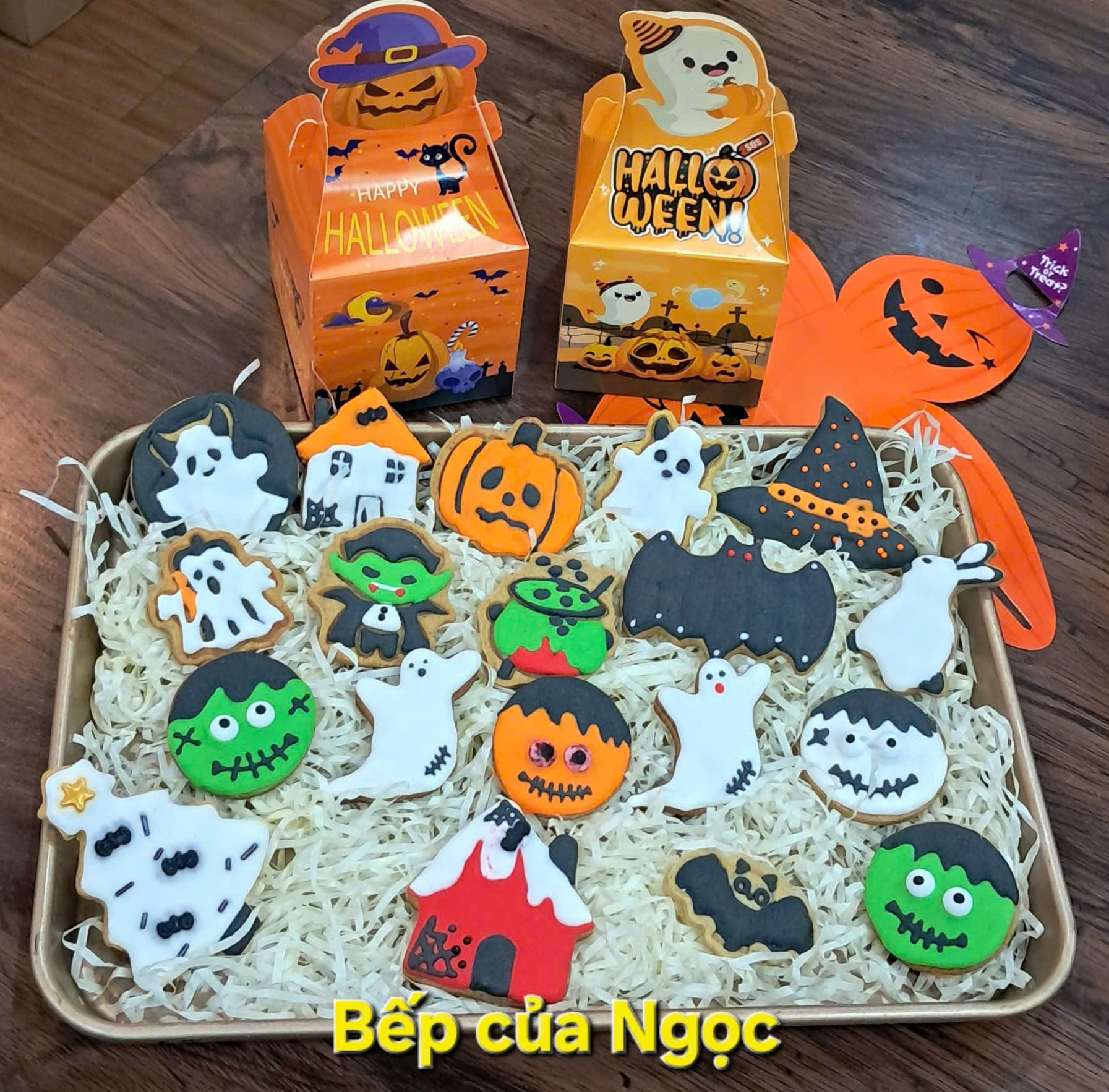 Icing cookies